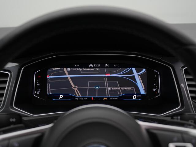 Volkswagen T-Roc 1.5 TSI 150 pk DSG Sport Business R / R-Line | Panoramadak | Trekhaak | Achteruitrijcamera | Stoelverwarming | Navigatie