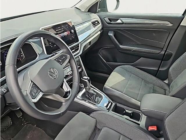 Volkswagen T-Roc 1.5 TSI Style 150 pk Automaat (DSG) | Navigatie | Trekhaak (afneembaar) | Parkeersensoren (Park assist) | Adaptieve cruise control | Stoelverwarming |