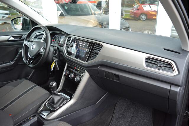 Volkswagen T-Roc 1.0 111PK TSI Style | PDC V+A | Adaptive | Orig. NL | NAP | Lane Ass.