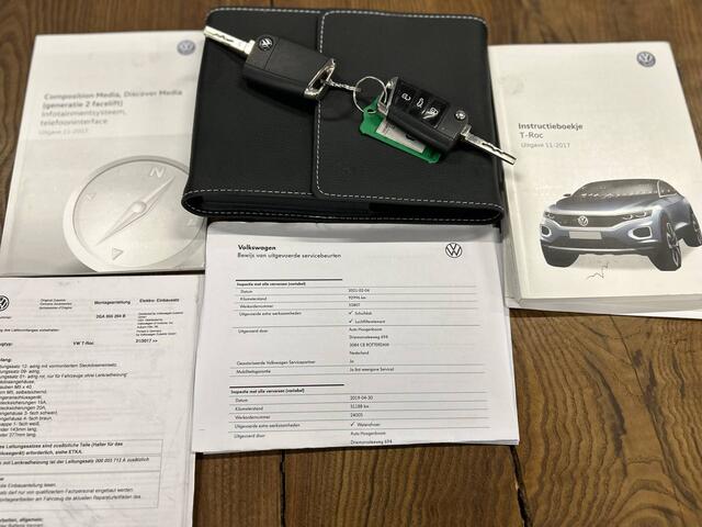 Volkswagen T-Roc 1.5 TSI 3X R-Line Automaat | Panoramadak | Achteruitrijcamera | Digital dashboard | Adaptieve cruise control | Nederlands geleverd | Apple carplay | Climate control | Stoelverwarming