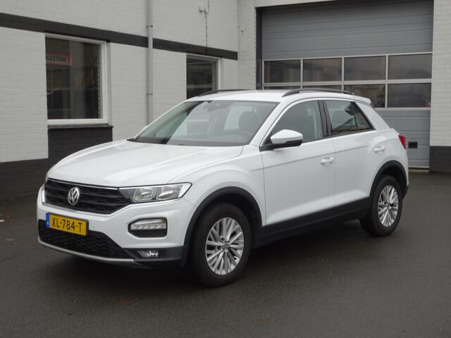 Volkswagen T-Roc 1.5 TSI Style Airco, navigatie, carplay, trekhaak, licht metalen velgen, parkeersensoren, automaat, enz.