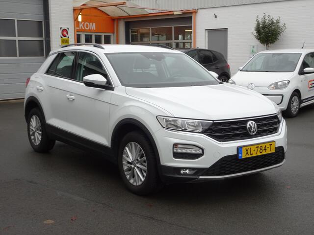 Volkswagen T-Roc 1.5 TSI Style Airco, navigatie, carplay, trekhaak, licht metalen velgen, parkeersensoren, automaat, enz.