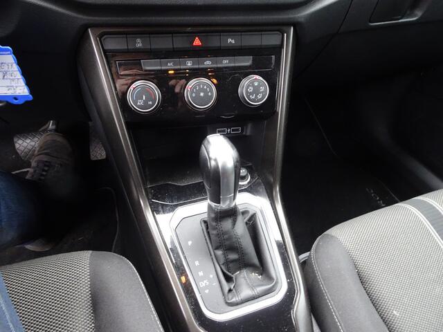 Volkswagen T-Roc 1.5 TSI Style Airco, navigatie, carplay, trekhaak, licht metalen velgen, parkeersensoren, automaat, enz.