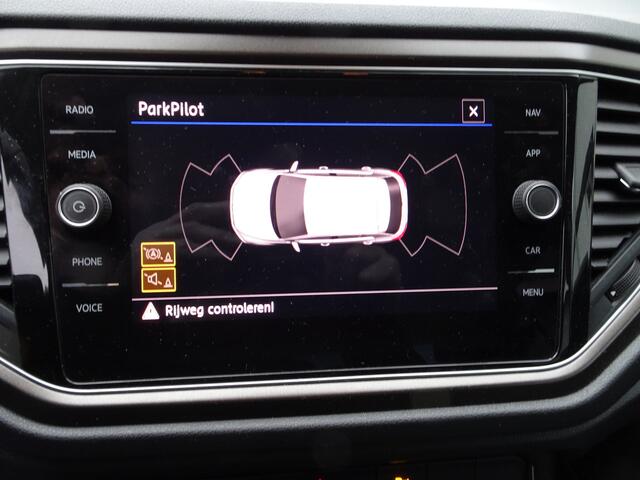 Volkswagen T-Roc 1.5 TSI Style Airco, navigatie, carplay, trekhaak, licht metalen velgen, parkeersensoren, automaat, enz.