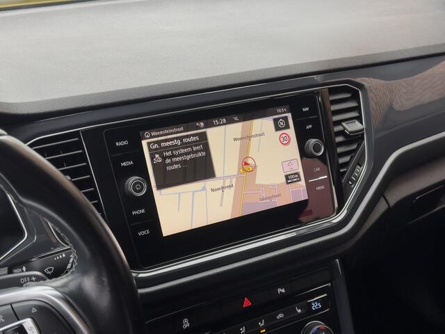 Volkswagen T-Roc 1.5 TSI ACTIE! BETAAL NU 50% 11450 50/50 DEAL DE REST IN 2JR RENTEVRIJ FINANCIEREN