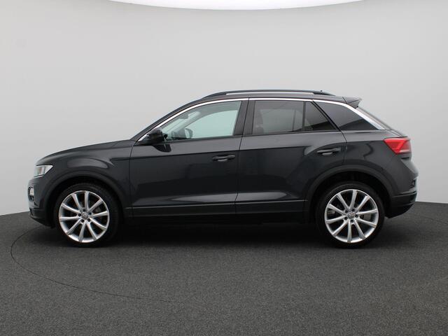 Volkswagen T-Roc 1.0 TSI Style 115PK 19" LM Velgen, Stoelverwarming, Parkeersensoren voor en achter, Navi, Clima