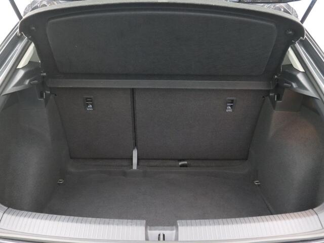 Volkswagen T-Roc 1.0 TSI Style 115PK 19" LM Velgen, Stoelverwarming, Parkeersensoren voor en achter, Navi, Clima