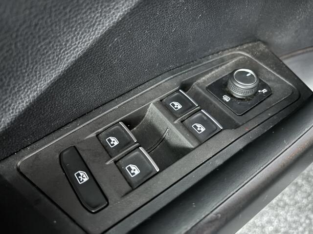 Volkswagen T-Roc 1.5 TSI Sport | Trekhaak | Stoel verwarmd | Stuur verwarmd |