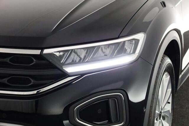 Volkswagen T-Roc Life Edition 1.0 TSI 85 kW / 116 pk | LED | Camera | Trekhaak | Park Assist | Keyless | 17 inch