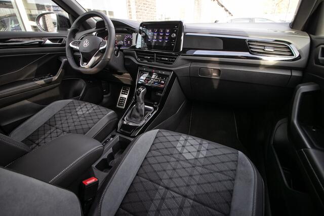 Volkswagen T-Roc 1.5 TSI R-Line Edition | Adapt cruise | Panorama dak | 18" Lmv |