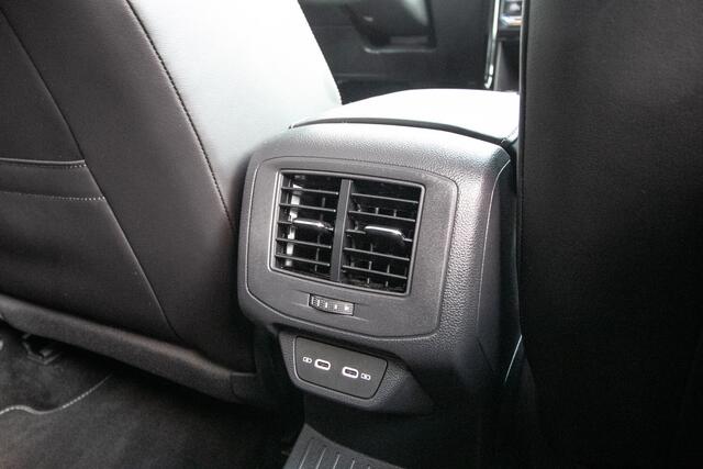 Volkswagen T-Roc 1.5 TSI R-Line Edition | Adapt cruise | Panorama dak | 18" Lmv |