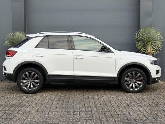 Volkswagen T-Roc 1.5 TSI Sport Pano Virtual Automaat Black style