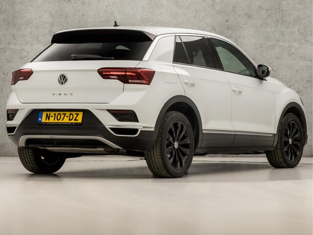 Volkswagen T-Roc 1.5 TSI Sport 150Pk Automaat (VIRTUAL COCKPIT, APPLE CARPLAY, GROOT NAVI, CLIMATE, LEDER, STOELVERWARMING, LED KOPLAMPEN, ZWART HEMEL, GETINT GLAS, CAMERA, ADAPTIVE CRUISE, NIEUWSTAAT)