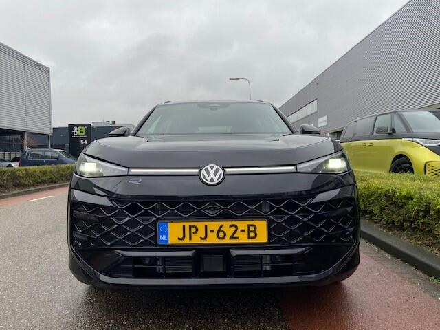 Volkswagen T-Roc 1.5 eTsi R-Line First Edition / Carplay / Navi / IQ Light / 19" LM velgen / R-Line