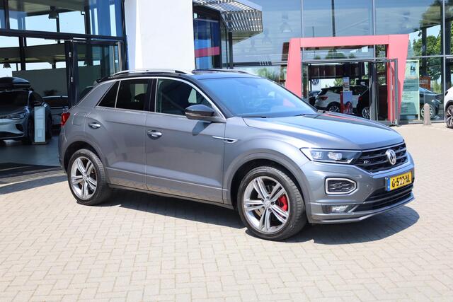 Volkswagen T-Roc 1.5 TSI Sport Business R 110KW-150PK DSG, 4 Seizoenenbanden, Dodehoek sensor, R Line in en exterieur, digital cockpit, panoramadak, navigatie, DAB+, winterpakket met stoelverwarming spiegel pakket privacy glas chrome dakrail led koplampen adaptieve cruise