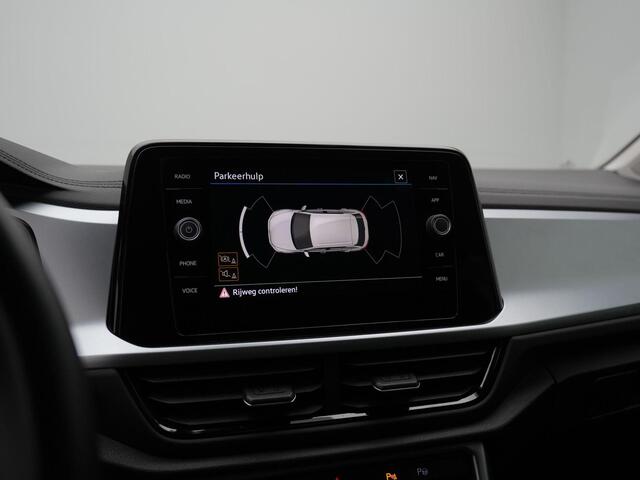 Volkswagen T-Roc 1.0 TSI 110 pk Life | Parkeersensoren voor/achter | Adaptive Cruise | Carplay
