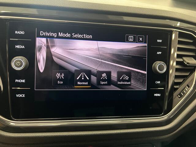 Volkswagen T-Roc 1.5 TSI 3X R-LINE 150pk | NAVI ACC | FULL LED