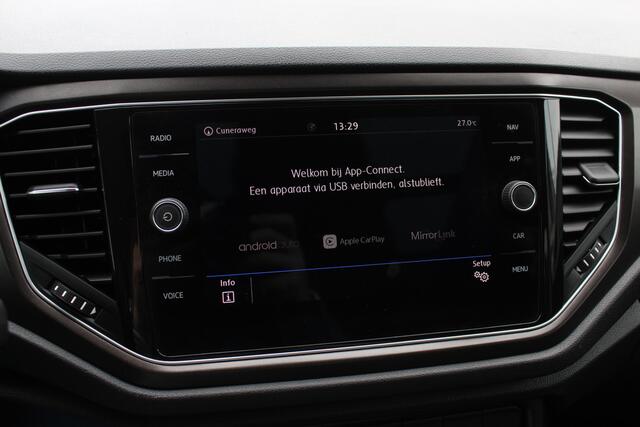 Volkswagen T-Roc 1.5 TSI Sport / Trekhaak / Panoramadak / Virtual Cockpit / CarPlay / 17'' / LED Koplampen / DAB / ACC