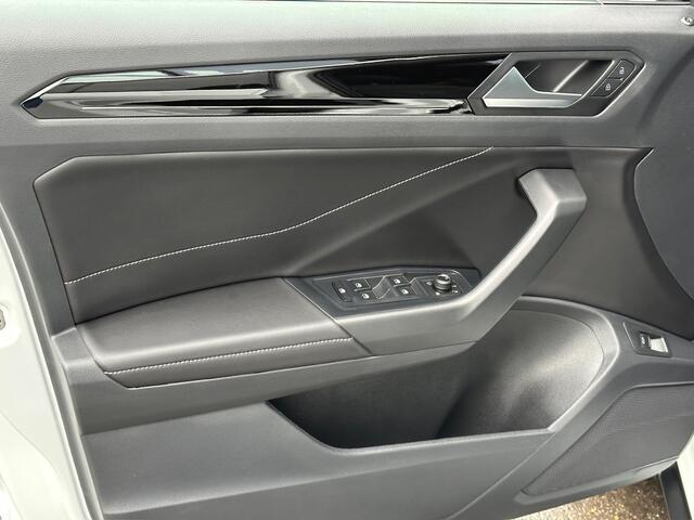 Volkswagen T-Roc 1.5 TSI R-Line | Black style | Panoramadak | 19 inch | Camera | Keyless | Dode hoek | Rijklaar incl. garantie