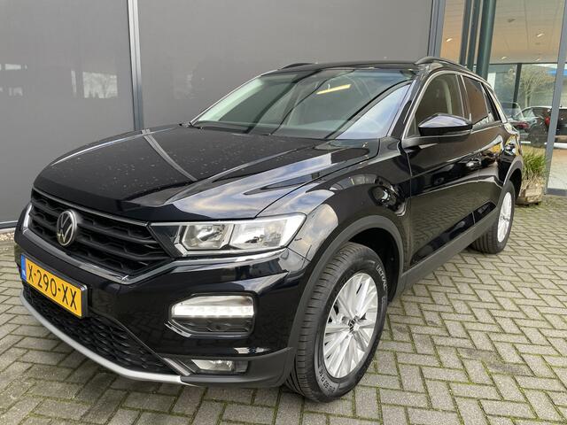Volkswagen T-Roc 1.5 TSI Style Automaat - Climate control - Cruise control - Parkeersensoren voor en achter - Achteruitrijcamera - Stuurverwarming - Stoelverwarming - Dakrails - Bluetooth - Start/stop systeem - Stuur multi