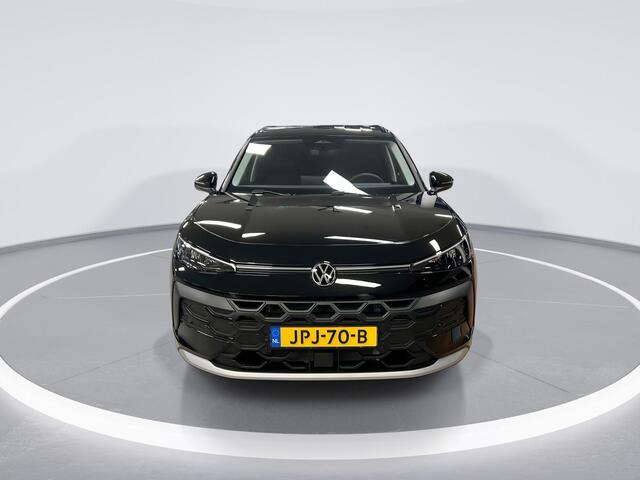 Volkswagen T-Roc Life First Edition 1.5 eTSI 116 PK 7 versn. DSG · Comfort pakket · Achteruitrijcamera · Draadloze telefoonlader · All season banden · 18" LM Velgen