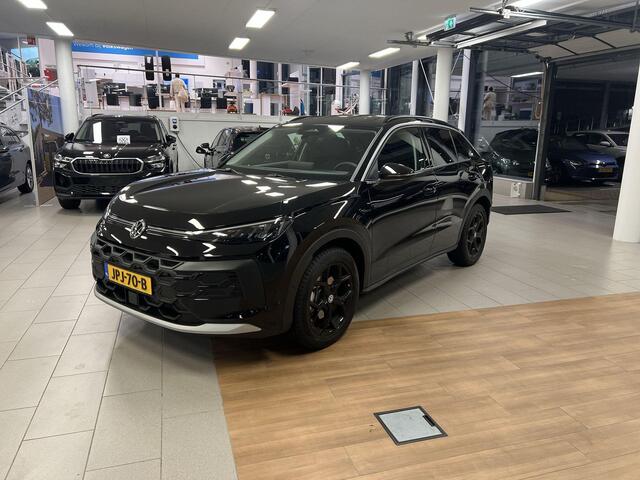 Volkswagen T-Roc Life First Edition 1.5 eTSI 116 PK 7 versn. DSG · Comfort pakket · Achteruitrijcamera · Draadloze telefoonlader · All season banden · 18" LM Velgen