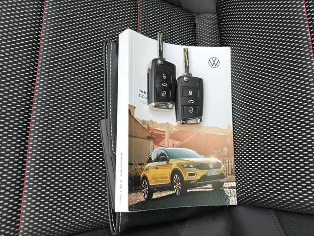 Volkswagen T-Roc 1.5 TSI R-Line / AUTOMAAT/ PANO/ BEATS AUDIO/ PARK. SENSOREN/ DIGITAL DASHBOARD/ LED/ STOELVERWARM./ ELEK. ACHTERKLEP/ ADAPT. CRUISE/ GETINT GLAS/ NAVI/ CLIMA/ 19" LMV