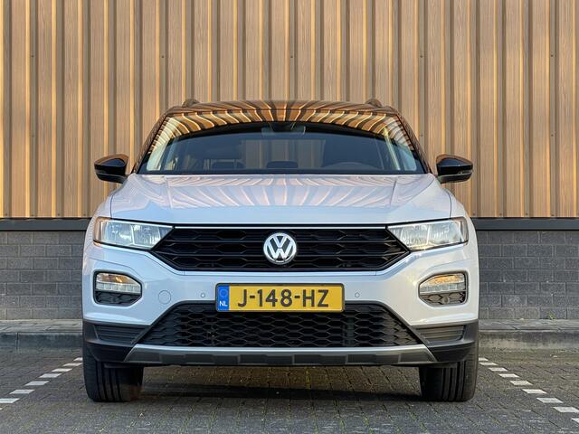 Volkswagen T-Roc 1.5 TSI Sport | Bluetooth | Trekhaak | Aircondtitioning | Achteruitrijdcamera | Navigatie | Parkeersensoren |