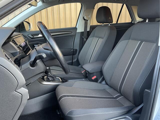 Volkswagen T-Roc 1.5 TSI Sport | Bluetooth | Trekhaak | Aircondtitioning | Achteruitrijdcamera | Navigatie | Parkeersensoren |