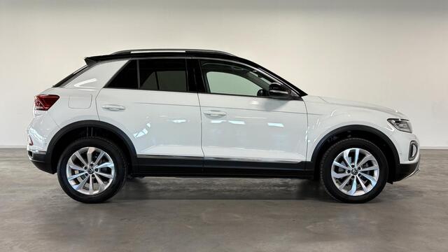 Volkswagen T-Roc 1.5 TSI Life Business | Pano dak | Key Less| Virtual cockpit