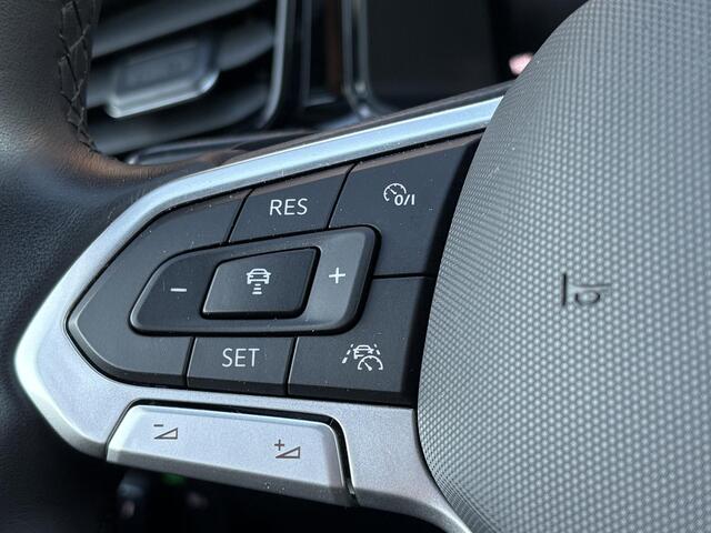 Volkswagen T-Roc 1.5 TSI OPF DSG R-Line | Pano |