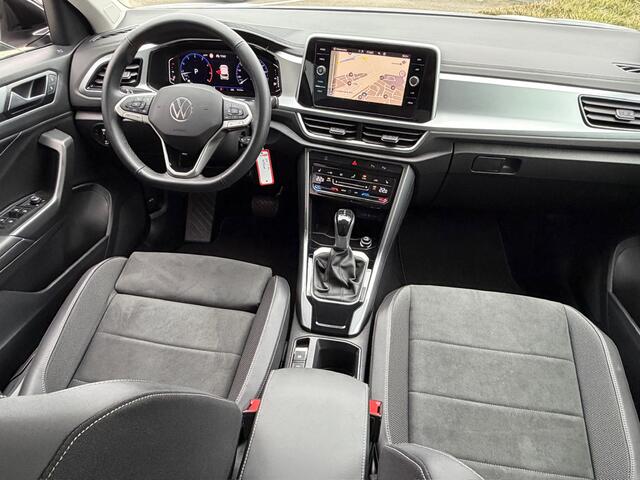 Volkswagen T-Roc 1.5 TSI 150pk DSG Style | Trekhaak | Navi | IQ light | Adapt. Cruise | Rijklaar incl. garantie