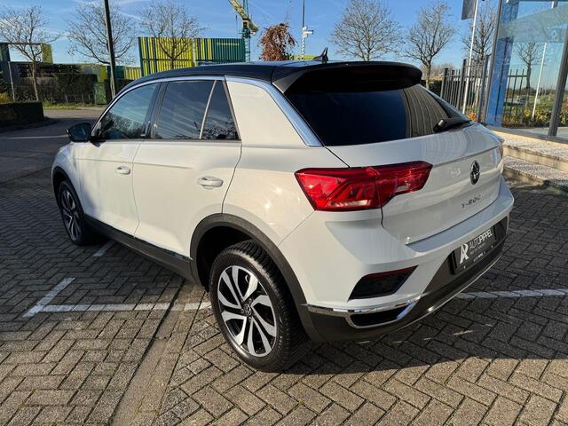 Volkswagen T-Roc 1.5 TSI Active | DSG | Navi | Trekhaak | App Carplay | LMW 17" | Mooi!