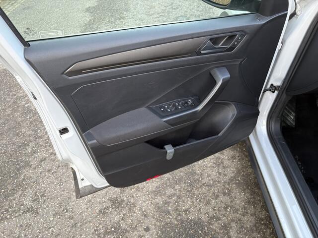 Volkswagen T-Roc 1.0 TSI Style / AIRCO / NAVI / CRUISE