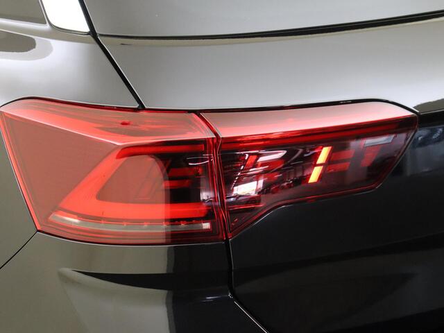 Volkswagen T-Roc R-Line Edition | 'App-Connect' draadloze smartphone integratie | Achterklep, elektrisch , incl. Easy Open & Close | Airconditioning automatisch, 2-zone (Climatronic)