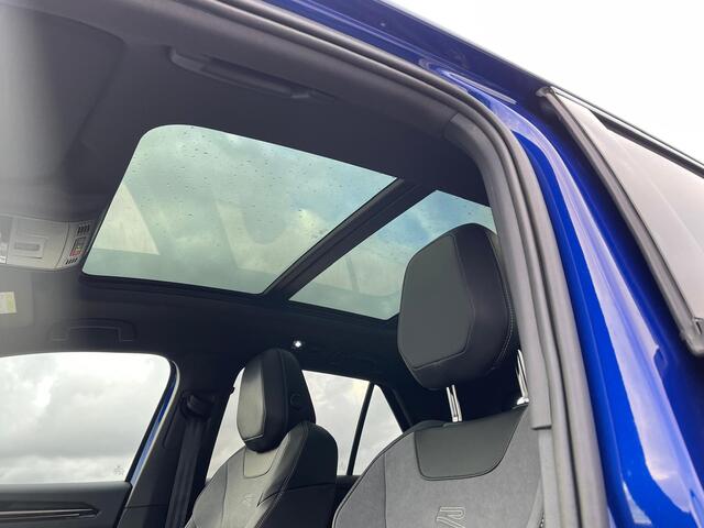 Volkswagen T-Roc 1.5 TSI R-Line Business / Black Style / Panoramadak / Matrix-Led / 19'' LMV / VW