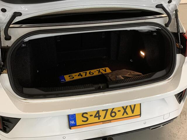 Volkswagen T-Roc Cabrio 1.5 TSI R-Line NAVIGATIE | TREKHAAK | ACHTERUITRIJCAMERA | PARKEERSENSOREN