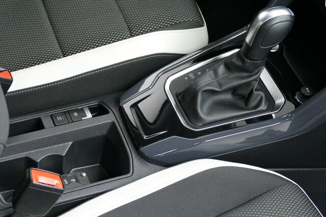 Volkswagen T-Roc 1.5 150Pk TSI Sport. Virt Cockpit, Camera, Elek Klep, Stoel&StuurVerw, Haak 1500kg