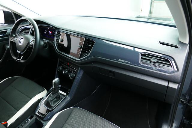 Volkswagen T-Roc 1.5 150Pk TSI Sport. Virt Cockpit, Camera, Elek Klep, Stoel&StuurVerw, Haak 1500kg