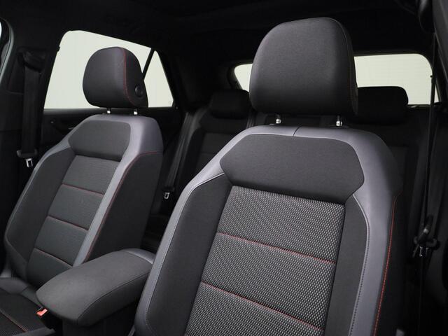 Volkswagen T-Roc 1.5TSI/150PK DSG R-line · Panoramadak · Camera · Navigatie · Apple/Android Car Play · Garantie t/m 25-03-2026 of 100.000km