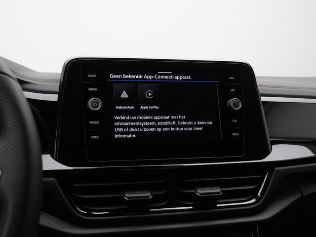 Volkswagen T-Roc 1.5 TSI 150 pk DSG R-Line | Panoramadak | Trekhaak | IQ Light | Stuur-/stoelverwarming | Achteruitrijcamera | Navigatie