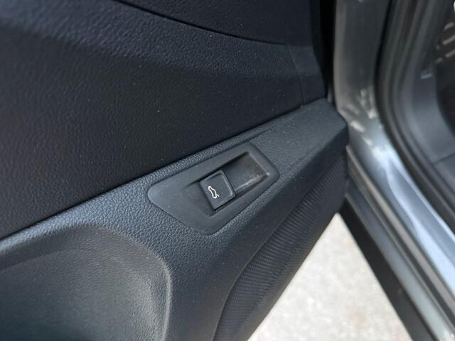 Volkswagen T-Roc 1.5 TSI Sport Line I Lane + Front Assist I Camera