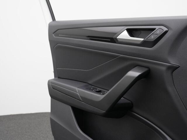 Volkswagen T-Roc 1.5 TSI 150 pk DSG R-Line | Panoramadak | Trekhaak | IQ Light | Achteruitrijcamera | Stoelverwarming