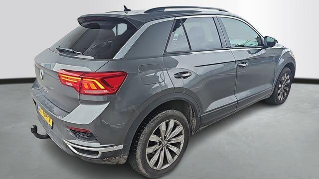 Volkswagen T-Roc 1.0 TSI Style Executive | Navi | Privacy Glass | 17" velgen | Trekhaak |
