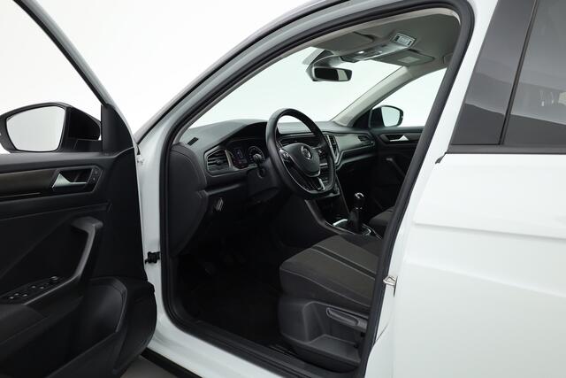 Volkswagen T-Roc 1.0 TSI Sport | Trekhaak | CarPlay | Adapt. Cruise | LED | Camera | Stoelverw. | PDC V+A | Navi