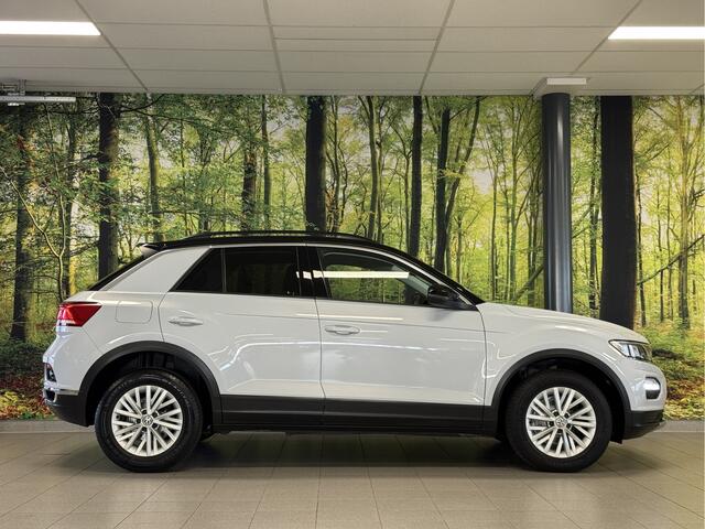 Volkswagen T-Roc 1.5 TSI Sport | Navigatie | Camera | Adaptieve Cruise Control | Lane Assist | Trekhaak | Parkeersensoren | Front Assist | Airconditioning | Elektrische Ramen |