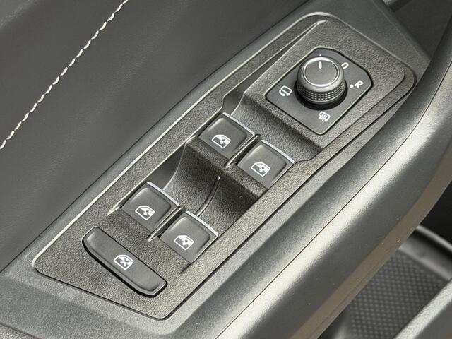 Volkswagen T-Roc 1.5 TSI 150pk DSG R-Line | Camera | Keyless | Elek. Achterklep | Dode hoek | Rijklaar incl. 1 jaar Bovag garantie