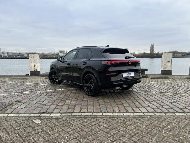 Volkswagen T-Roc 1.5 eTsi R-Line First Edition | Velgen 'Calgary', 20 inch | Achterklep elektrisch bedienbaar | Black Style Pakket