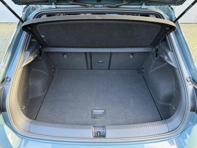 Volkswagen T-Roc 1.5 TSI R-Line Edition DSG-aut. R-LINE / Trekhaak afn. / Camera / Stoelverw. / IQ Light / FABRIEKS garantie