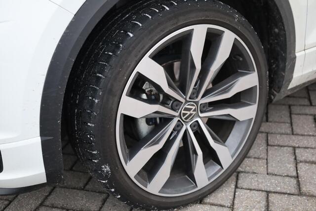 Volkswagen T-Roc 1.5 TSI Sport Business R NL auto nieuw door ons geleverd elektrische achterklep digital cockpit pro navigatie 19" LMV Suzuka achteruitrijcamera privacy glas R Line